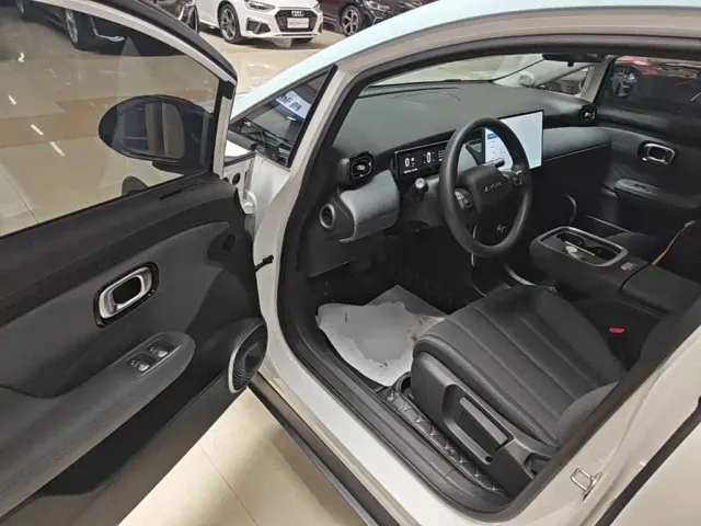 GAC Aion UT — Фото автомобиля 15