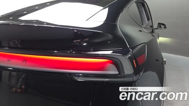 Tesla Model Y — Фото автомобиля 8