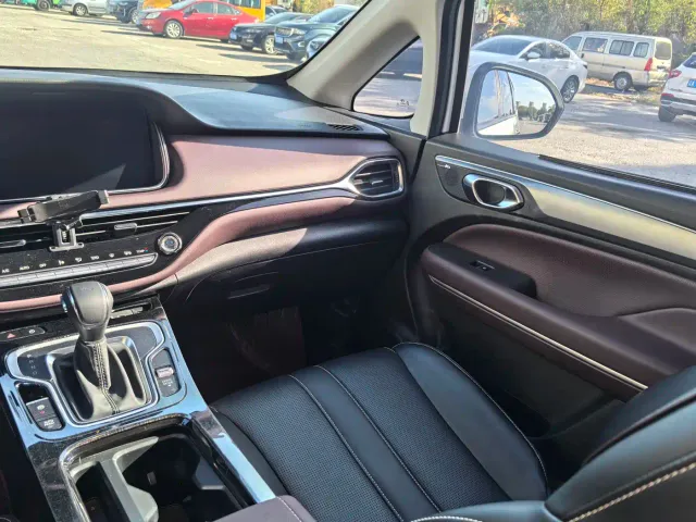GAC Trumpchi M6 — Фото автомобиля 10