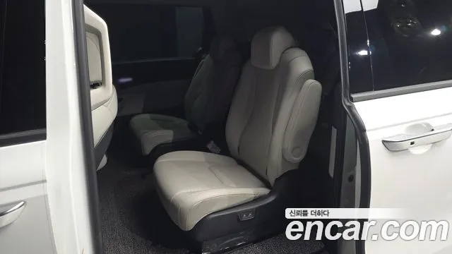 Kia Carnival Generation 4 — Фото автомобиля 18