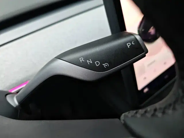 Tesla Model Y — Фото автомобиля 13