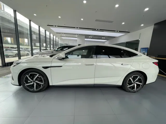 BYD Seal 07 DM-i — Фото автомобиля 4