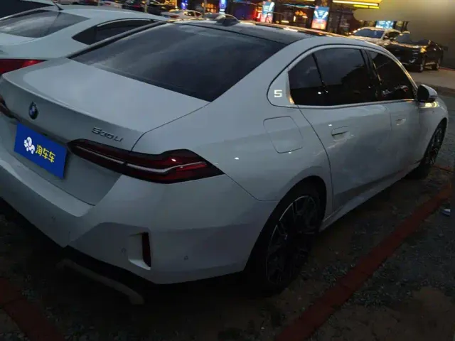 BMW 5 Series — Фото автомобиля 3