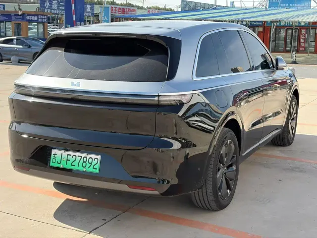 Li Auto L6 — Фото автомобиля 9