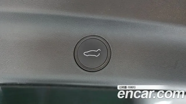 Tesla Model Y — Фото автомобиля 19
