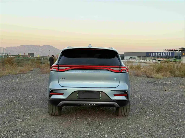 BYD Tang — Фото автомобиля 5