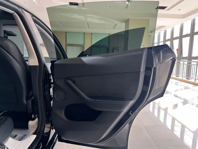 Tesla Model Y — Фото автомобиля 15