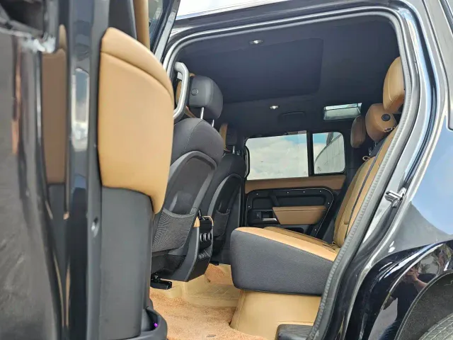 Land Rover Defender — Фото автомобиля 7