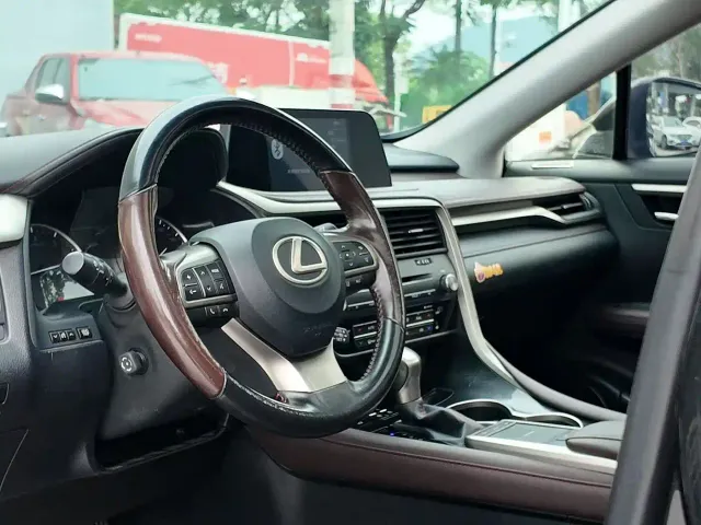 Lexus RX — Фото автомобиля 4