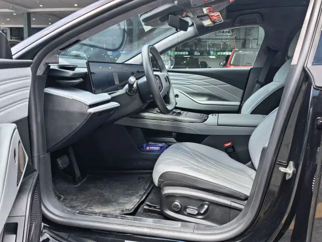 Geely Galaxy E8 — Фото автомобиля 5