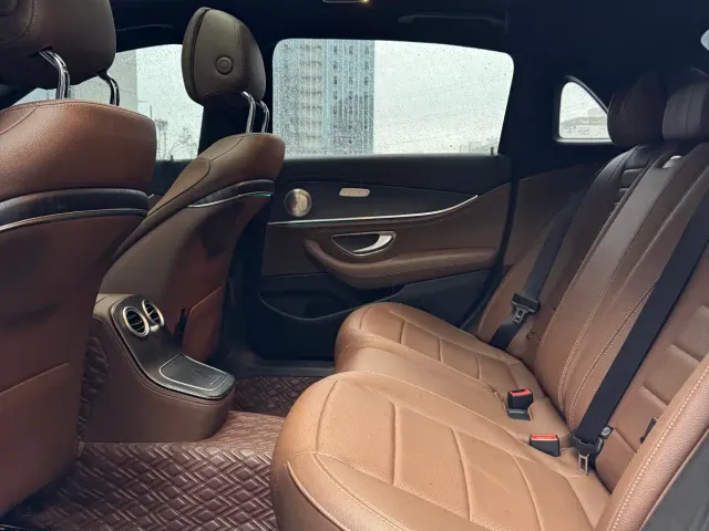Mercedes-Benz E-Class — Фото автомобиля 17