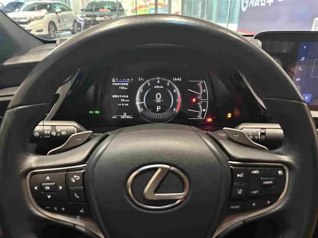Lexus ES — Фото автомобиля 14