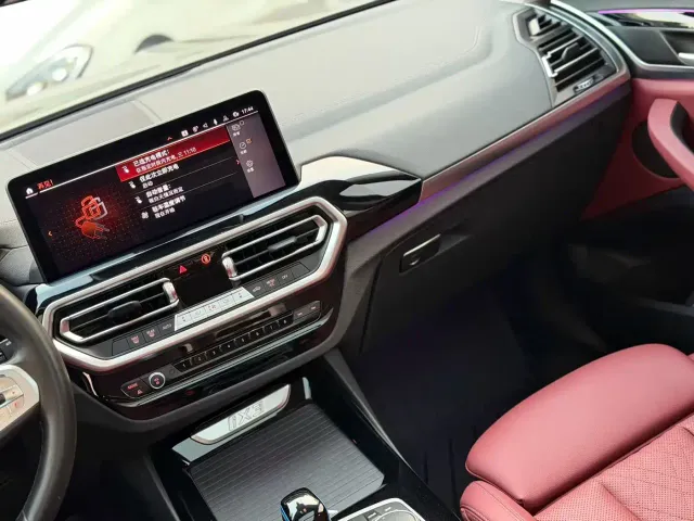 BMW iX3 — Фото автомобиля 5