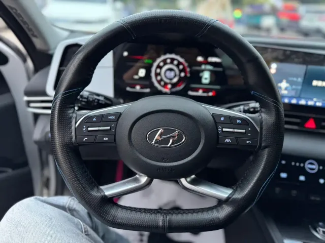 Hyundai Elantra — Фото автомобиля 15