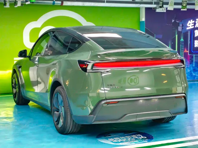 Tesla Model Y 2026 Rear-Wheel Drive — Фото автомобиля 18
