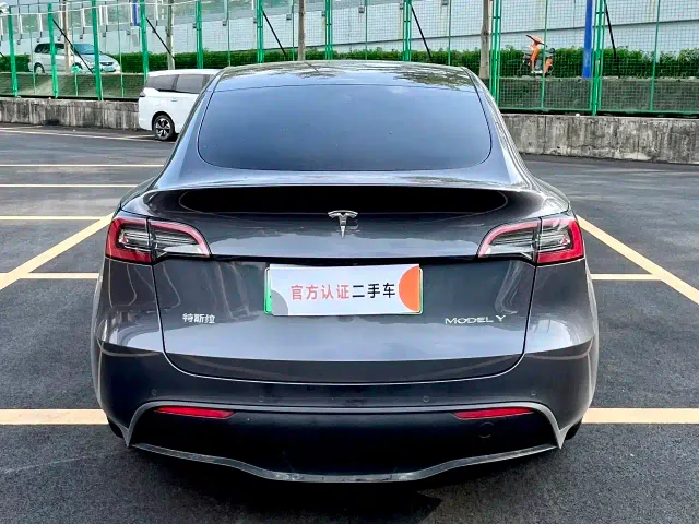 Tesla Model Y — Фото автомобиля 5