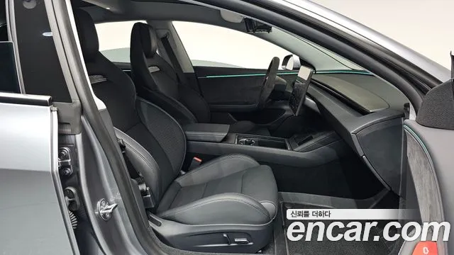 Tesla Model 3 — Фото автомобиля 16