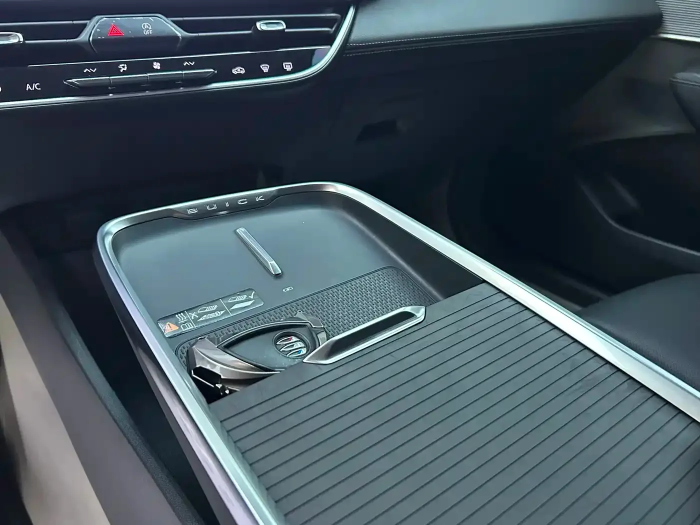 Buick LaCrosse 2025 Model 28T Platinum Edition — Фото автомобиля 12
