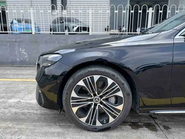 Mercedes-Benz E-Class — Фото автомобиля 5