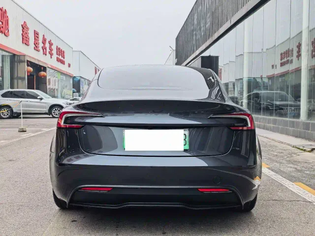 Tesla Model 3 — Фото автомобиля 14