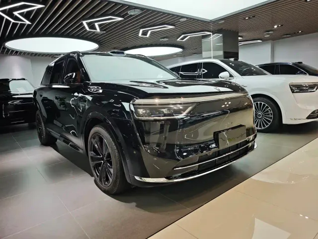 Aito M8 — Фото автомобиля 3