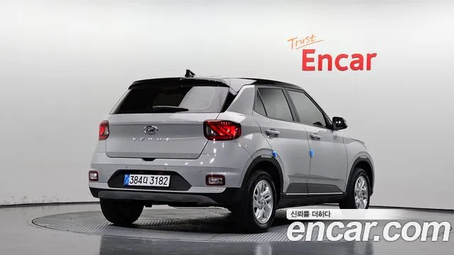 Hyundai Venue — Фото автомобиля 2