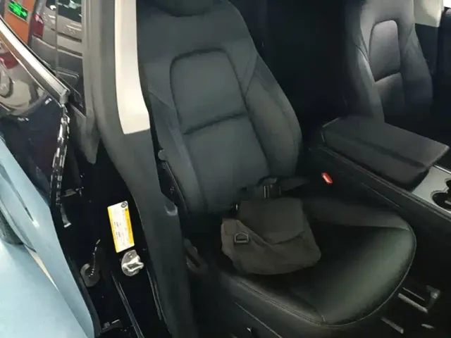 Tesla Model Y — Фото автомобиля 24