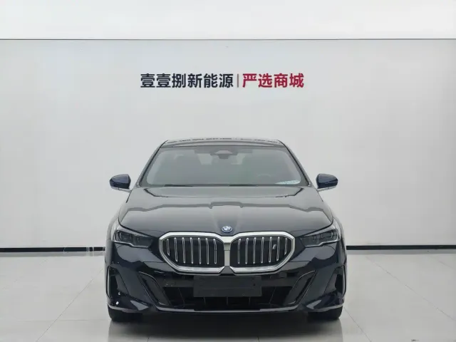 BMW i5 — Фото автомобиля 3