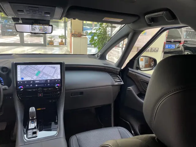 Toyota Alphard — Фото автомобиля 16
