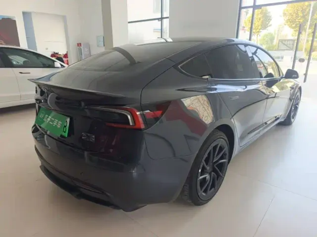 Tesla Model 3 — Фото автомобиля 6