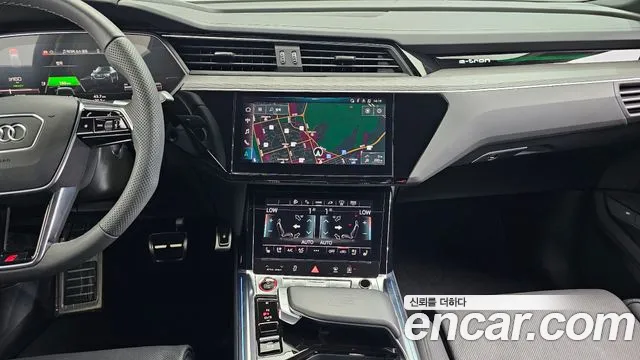 Audi SQ8 e-tron — Фото автомобиля 14