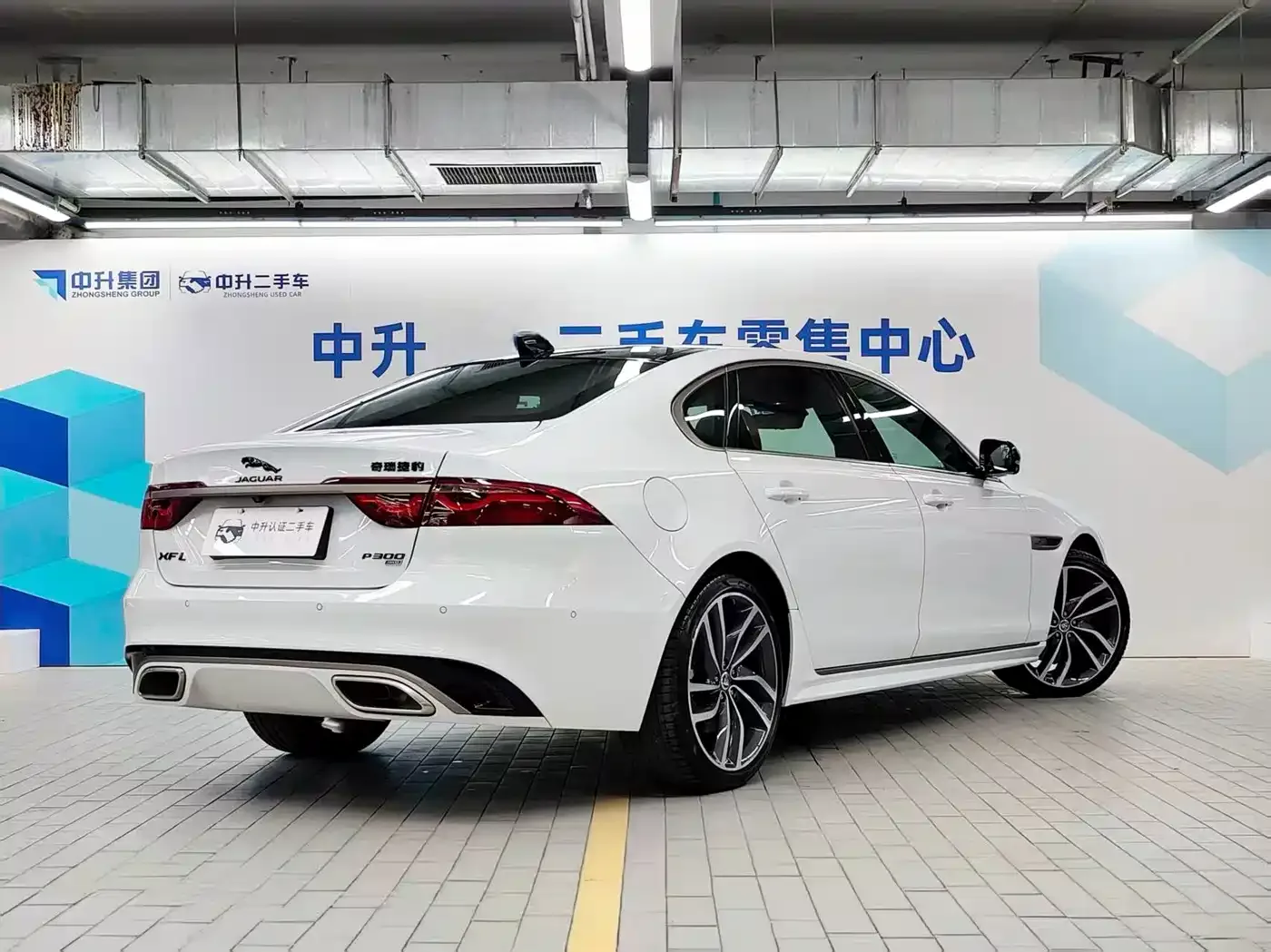 Jaguar Jaguar XFL 2024 2.0T P300 AWD Flagship Sport Gilded Edition — Фото автомобиля 5