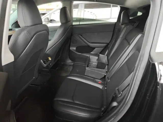 Tesla Model Y — Фото автомобиля 16