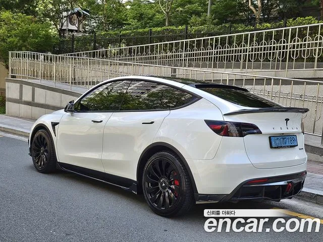 Tesla Model Y — Фото автомобиля 6