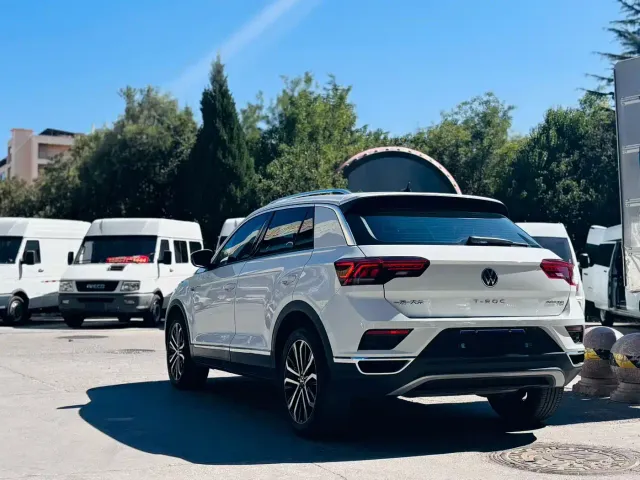 Volkswagen T-Roc — Фото автомобиля 5