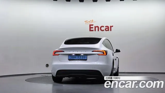 Tesla Model 3 — Фото автомобиля 4
