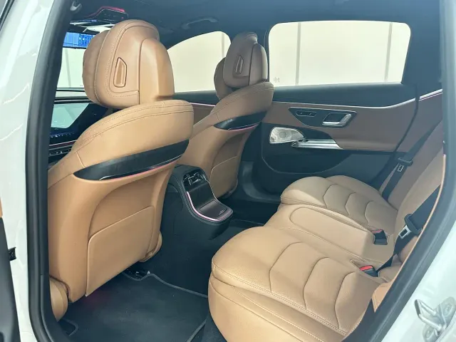 Mercedes-Benz E-Class — Фото автомобиля 14