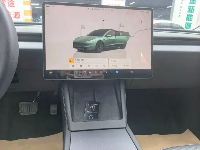 Tesla Model 3 — Фото автомобиля 9