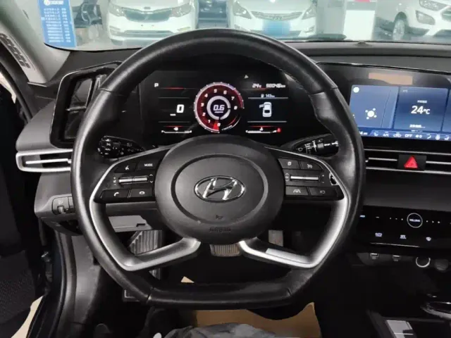 Hyundai Elantra — Фото автомобиля 10