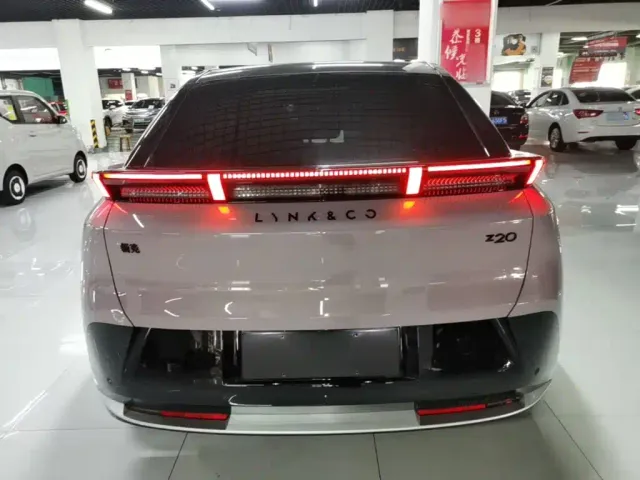 Lynk & Co Z20 — Фото автомобиля 5