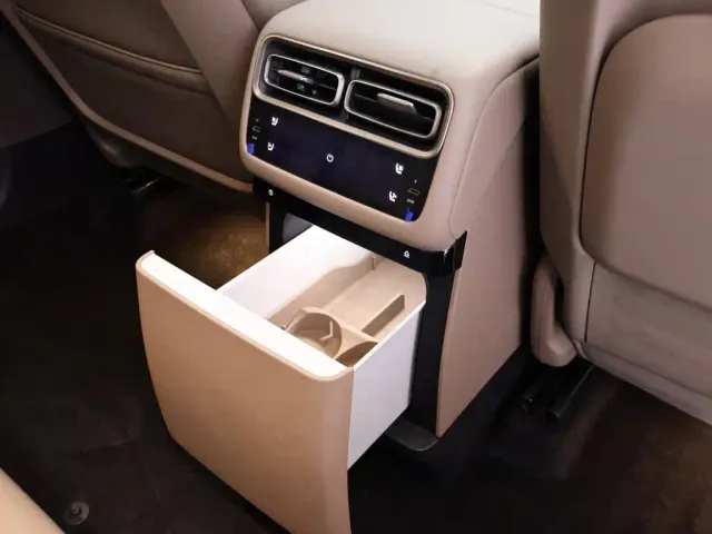 Li Auto i6 — Фото автомобиля 24
