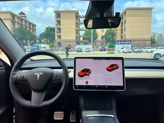 Tesla Model Y — Фото автомобиля 5