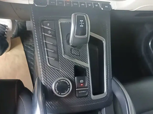 Geely Boyue — Фото автомобиля 13