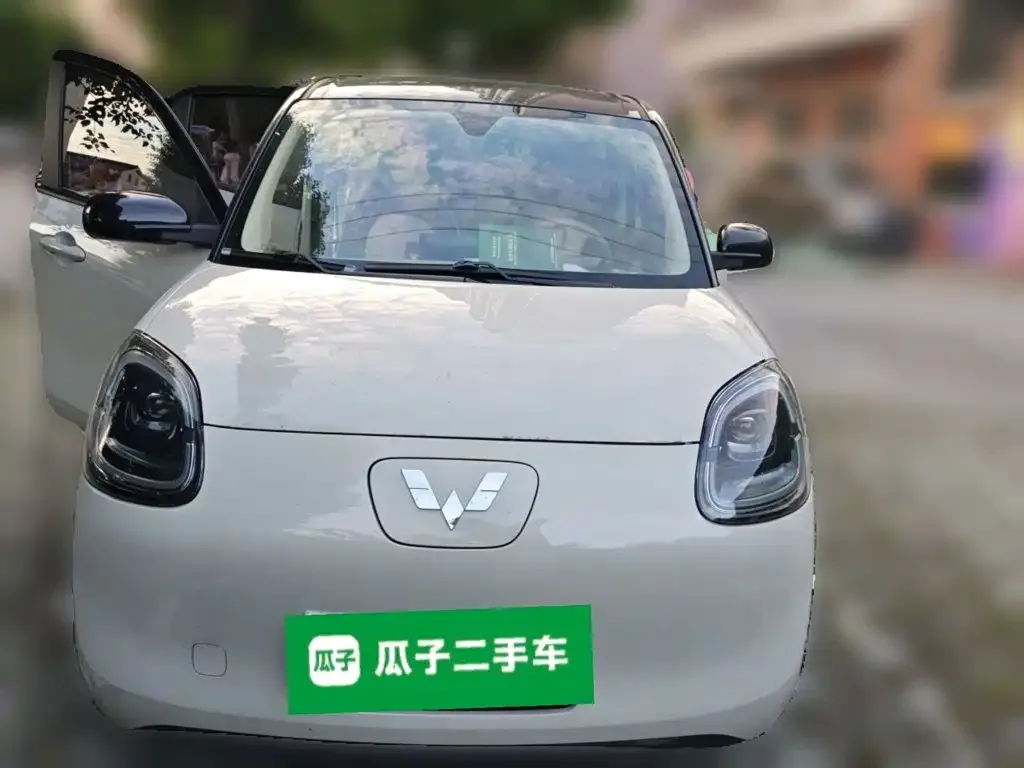 Wuling Motors Hongguang MINIEV 2025 4-Door Premium+ Edition — Фото автомобиля 2