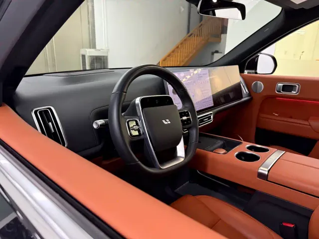 Li Auto L8 — Фото автомобиля 9