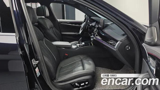 BMW 5 Series — Фото автомобиля 11