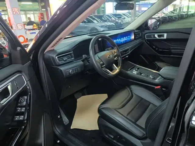 Ford Explorer — Фото автомобиля 15