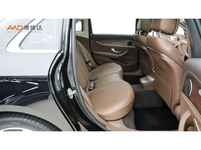 Mercedes-Benz E-Class — Фото автомобиля 8