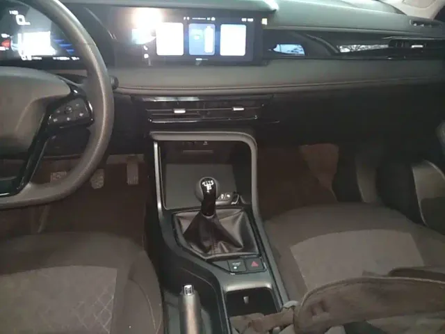 Roewe i5 — Фото автомобиля 13
