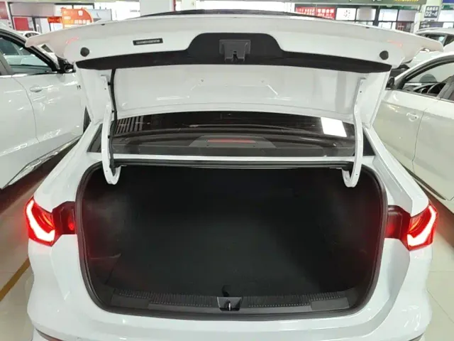 Roewe i5 — Фото автомобиля 18